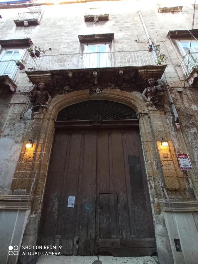 Palazzo Saraceno Apartment-Taras ตารันโต ภายนอก รูปภาพ