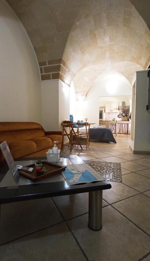 Palazzo Saraceno Apartment-Taras ตารันโต ภายนอก รูปภาพ