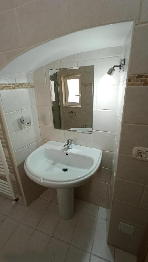 Palazzo Saraceno Apartment-Taras ตารันโต ภายนอก รูปภาพ